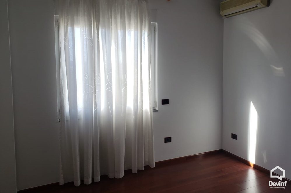 Tirane Qera Apartament 3+1+G Apartament dubleks ne zonen e Bllokut apartament