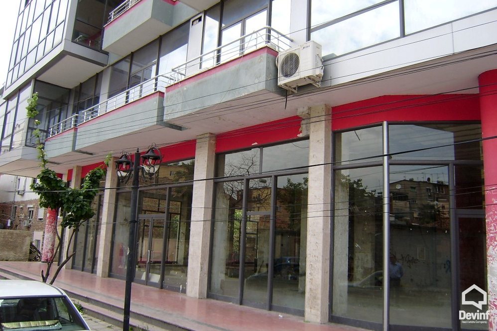 Tirane Qera Dyqan  Dyqan ne zonen e Pazarit te Ri zyre dyqan