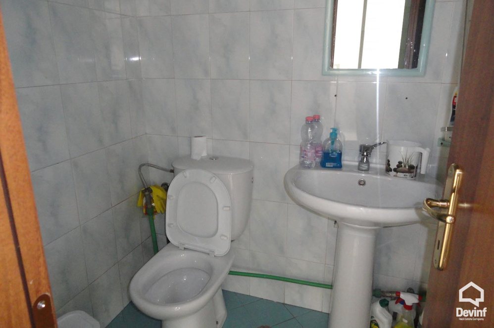 Tirane Qera Zyre  Zyre ne Rr. Myslym Shyri Zyre qender estetike studio ligjore Noter
