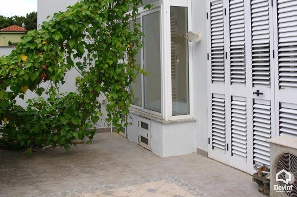 Durres For Sale Villa 3+1+G This villa is positioned in Golem beach, Durres. Residential Complex