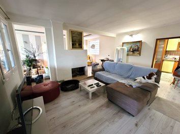 Apartament Qera Apartamenti ndodhet ne nje pallat te ri ne qender te zones se Bllokut