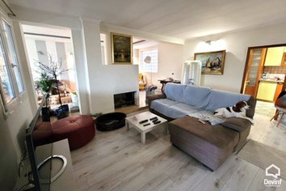 Tirane Qera Apartament 2+1+G Apartamenti ndodhet ne nje pallat te ri ne qender te zones se Bllokut apartament