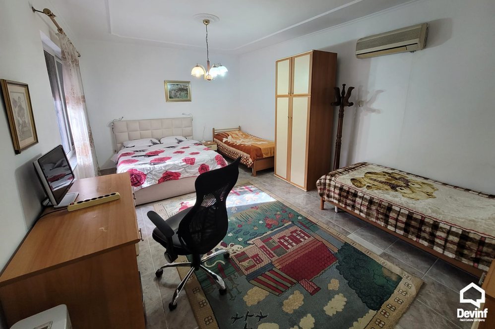 Tirane Qera Vile Me shume se 4 dhoma Shtepi 2 kateshe ne qender te Tiranes zyre vile hotel