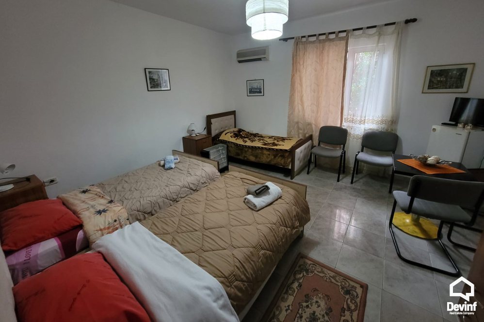 Tirane Qera Vile Me shume se 4 dhoma Shtepi 2 kateshe ne qender te Tiranes zyre vile hotel