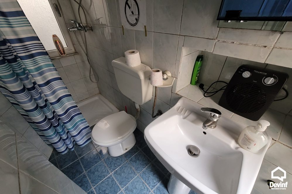 Tirane Qera Vile Me shume se 4 dhoma Shtepi 2 kateshe ne qender te Tiranes zyre vile hotel