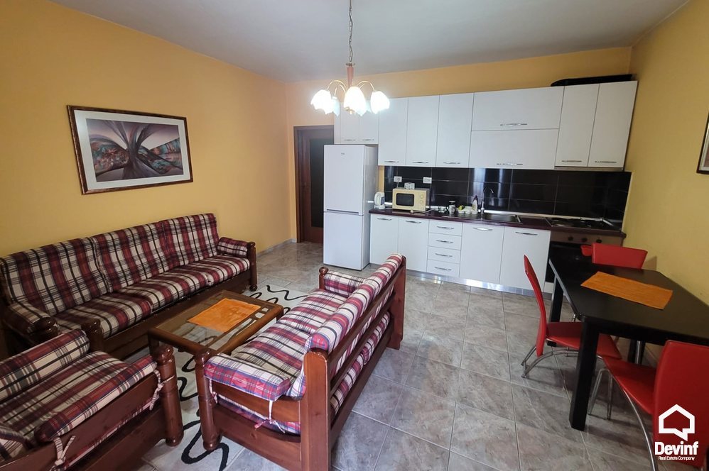 Tirane Qera Vile Me shume se 4 dhoma Shtepi 2 kateshe ne qender te Tiranes zyre vile hotel