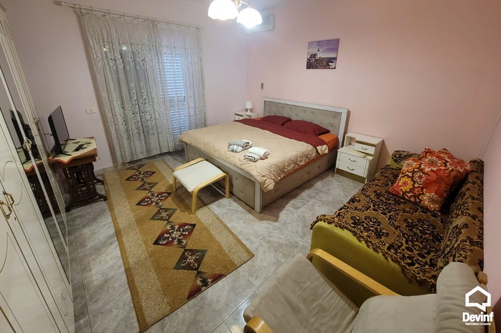 Tirane Qera Vile Me shume se 4 dhoma Shtepi 2 kateshe ne qender te Tiranes zyre vile hotel