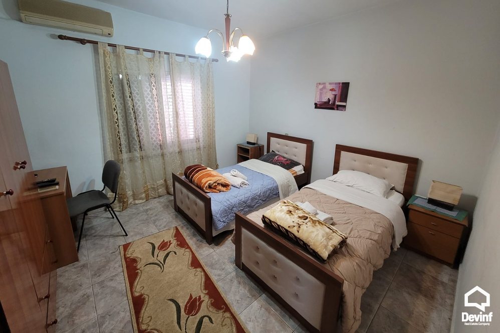 Tirane Qera Vile Me shume se 4 dhoma Shtepi 2 kateshe ne qender te Tiranes zyre vile hotel