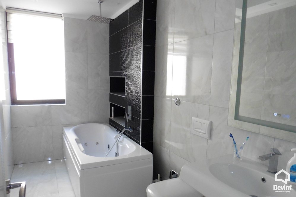 Tirane Qera Apartament 3+1+A Apartamenti ndodhet ne zonen e ish Ekspozites Shqiperia Sot apartament