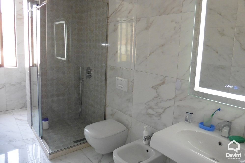 Tirane Qera Apartament 3+1+A Apartamenti ndodhet ne zonen e ish Ekspozites Shqiperia Sot apartament
