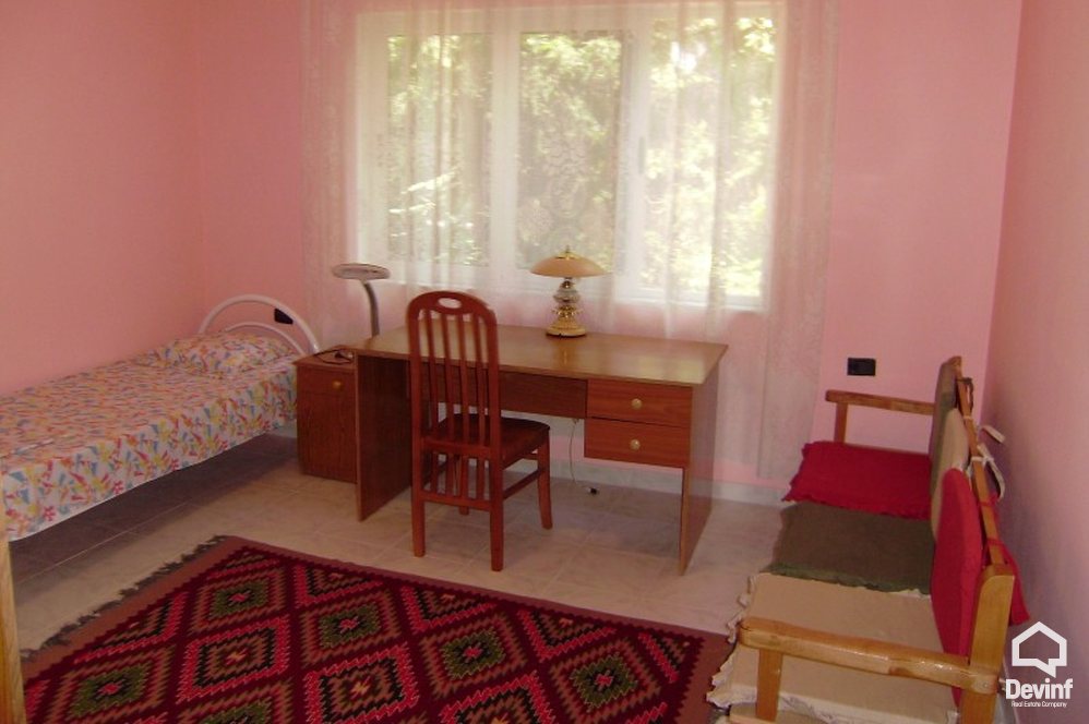 Tirane Qera Apartament 2+1+G Apartamenti ndodhet ne Rr. Elbasanit shume prane Ambasades se Shteteve te Bashkuara te Amerikes kat vile
