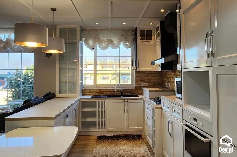 Tirane Qera Apartament 3+1+G Apartamenti ndodhet tek zona e Liqenit te Tiranes apartament