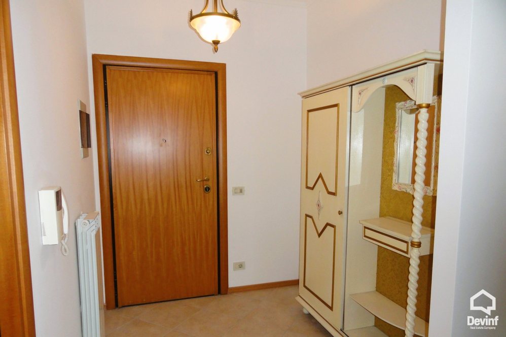 Tirane Shitje Apartament 2+1+A Apartamenti ndodhet ne nje pallat te ri prane Qendres Nderkombetare te Kultures (Piramides) apartament