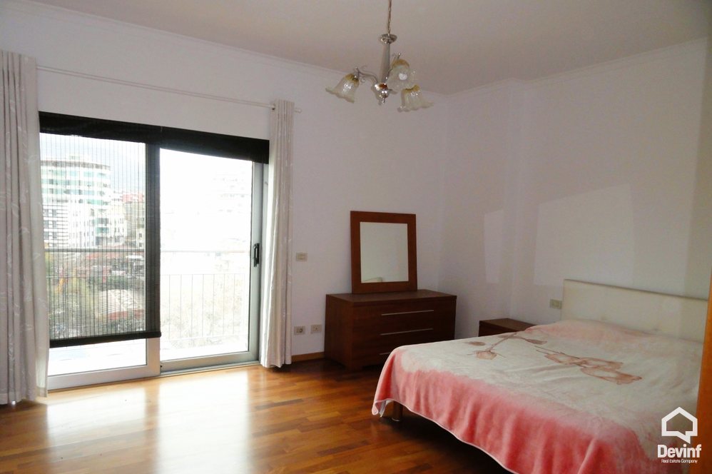 Tirane Shitje Apartament 2+1+A Apartamenti ndodhet ne nje pallat te ri prane Qendres Nderkombetare te Kultures (Piramides) apartament