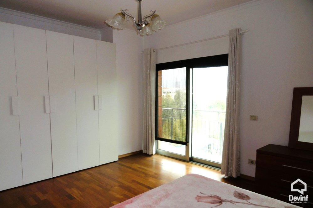 Tirane Shitje Apartament 2+1+A Apartamenti ndodhet ne nje pallat te ri prane Qendres Nderkombetare te Kultures (Piramides) apartament