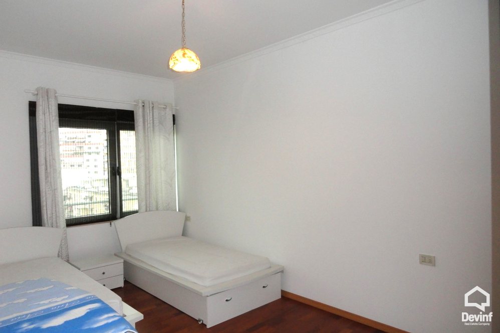 Tirane Shitje Apartament 2+1+A Apartamenti ndodhet ne nje pallat te ri prane Qendres Nderkombetare te Kultures (Piramides) apartament
