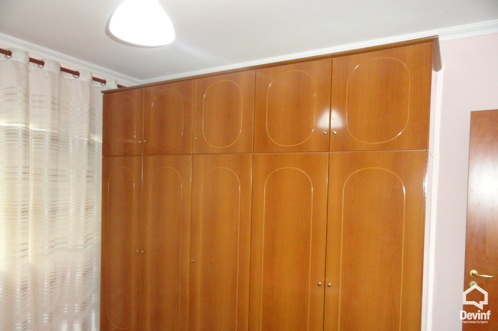 Tirane Qera Apartament 1+1+A Apartamenti ndodhet ne nje ndertim te ri ne Rrugen Myslym Shyri apartament