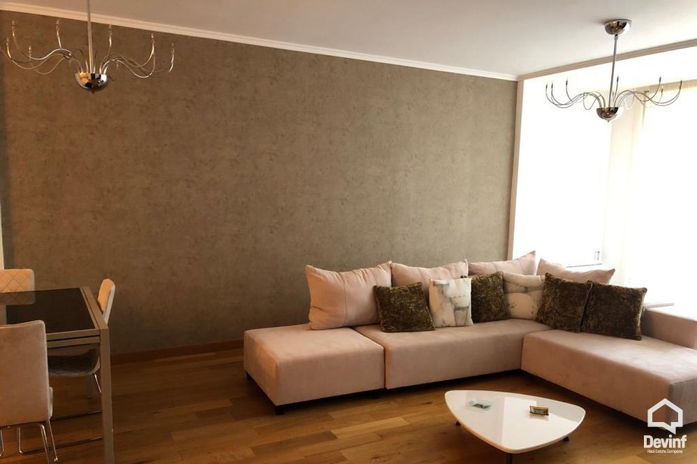 Tirane Qera Apartament 2+1+A Apartament ne nje pallat te ri ne zonen prane Piramides apartament