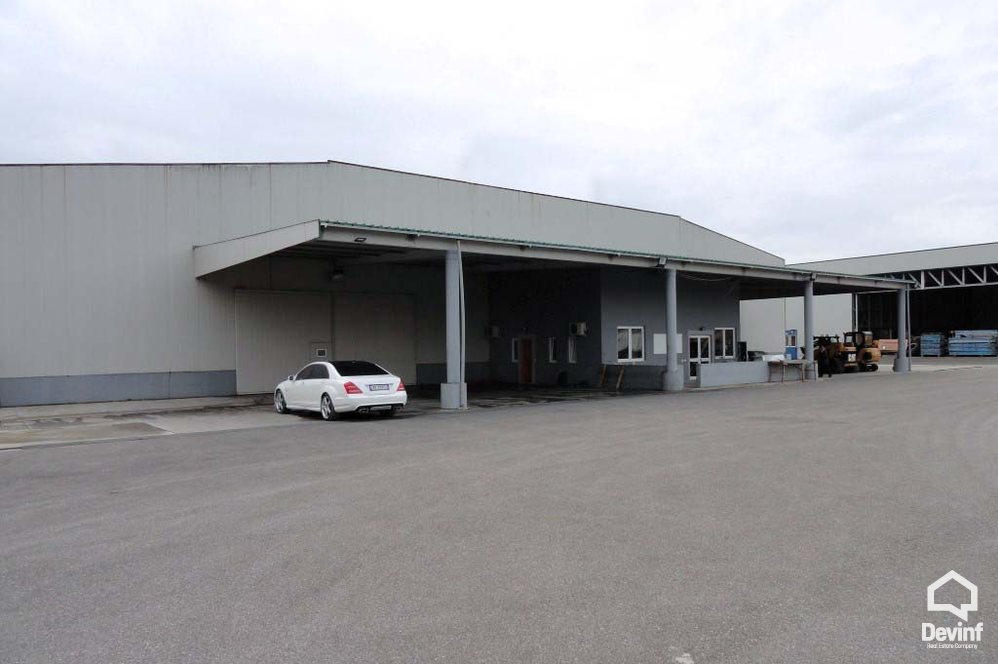 Tirane Qera Magazine  Magazina ndodhet tek Kombinati Tekstil toke industriale