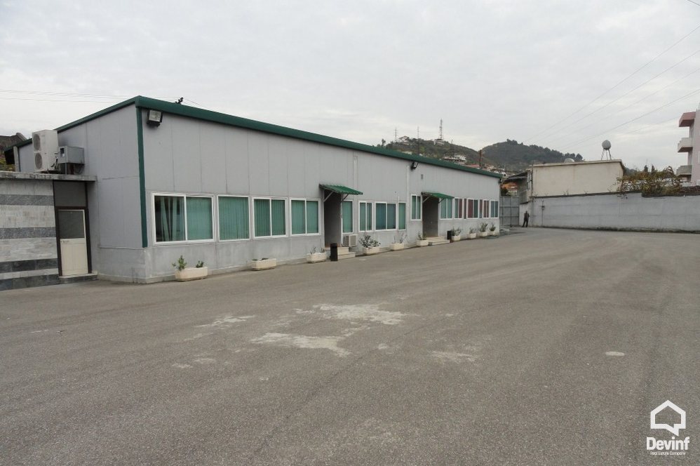 Tirane Qera Magazine  Magazina ndodhet tek Kombinati Tekstil toke industriale