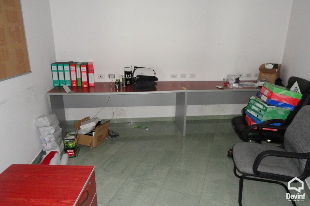 Tirane Qera Magazine  Magazina ndodhet tek Kombinati Tekstil toke industriale