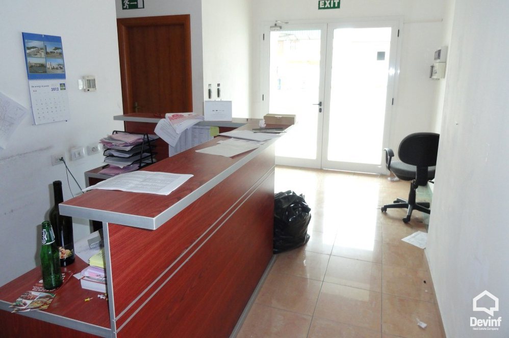 Tirane Qera Magazine  Magazina ndodhet tek Kombinati Tekstil toke industriale