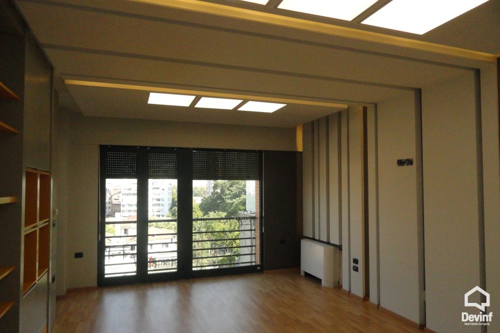 Tirane Qera Zyre  Zyre ne qender te zones se Bllokut apartament turistike studio ligjore Noter