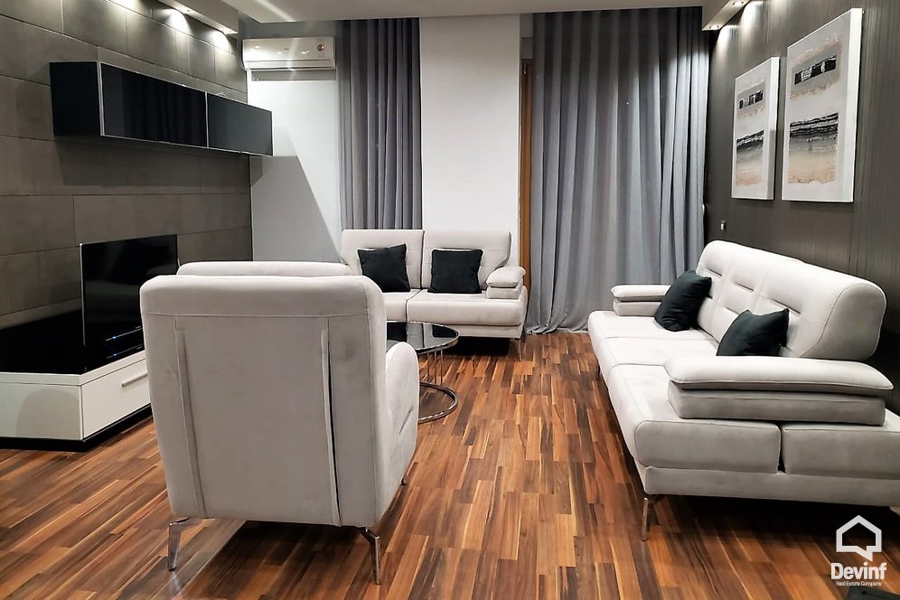 Tirane Qera Apartament 1+1+A Apartamenti ndodhet ne nje pallat te ri ne qender te Tiranes apartament