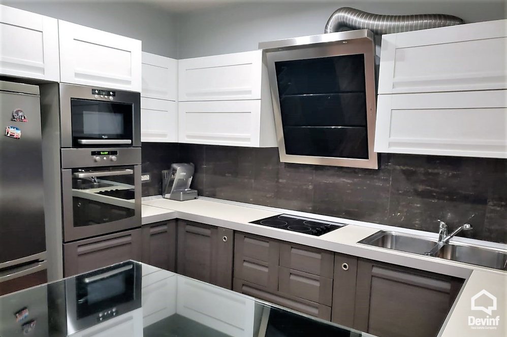 Tirane Qera Apartament 1+1+A Apartamenti ndodhet ne nje pallat te ri ne qender te Tiranes apartament