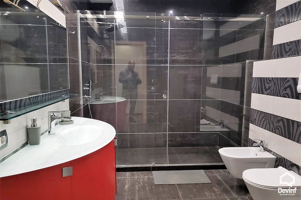Tirane Qera Apartament 1+1+A Apartamenti ndodhet ne nje pallat te ri ne qender te Tiranes apartament
