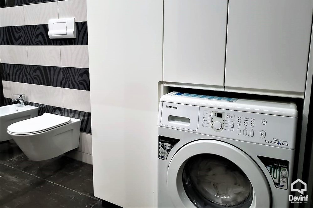 Tirane Qera Apartament 1+1+A Apartamenti ndodhet ne nje pallat te ri ne qender te Tiranes apartament