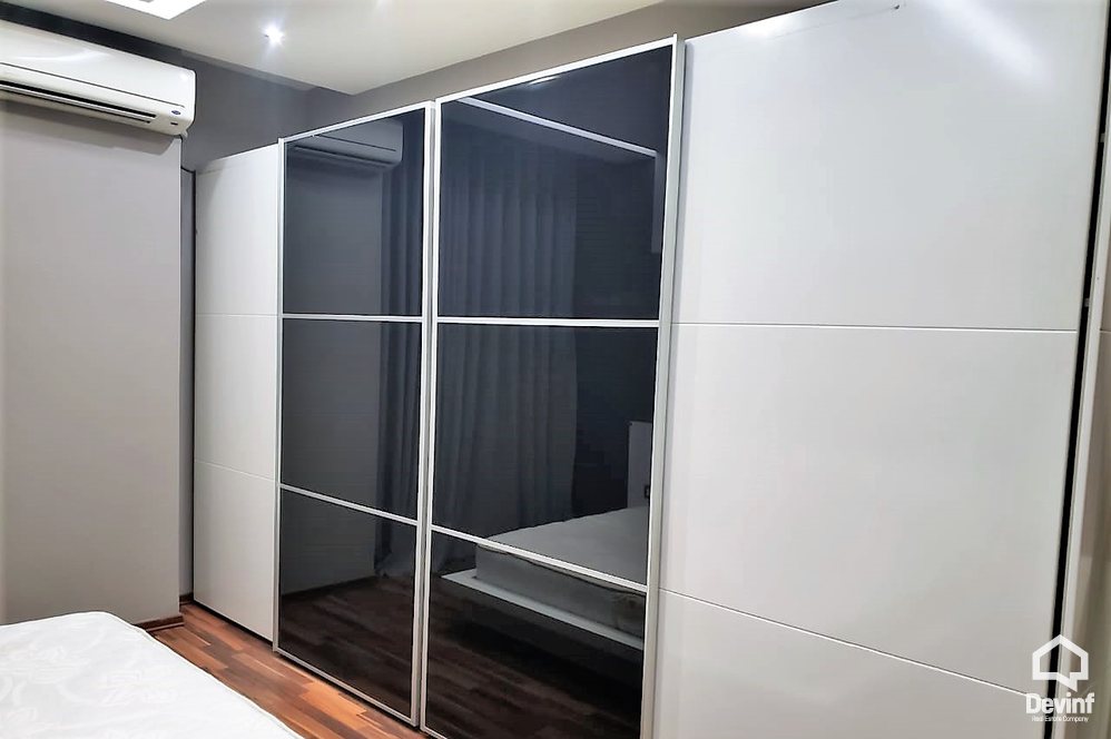 Tirane Qera Apartament 1+1+A Apartamenti ndodhet ne nje pallat te ri ne qender te Tiranes apartament