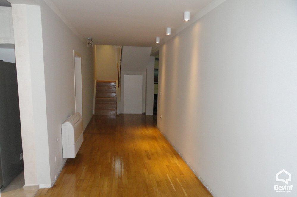 Tirane Qera Vile  Vila ndodhet ne zonen nje zone rezidenciale vilash prane Rr. Elbasanit apartament