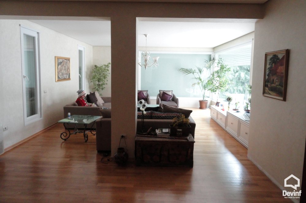 Tirane Qera Vile  Vila ndodhet ne zonen nje zone rezidenciale vilash prane Rr. Elbasanit apartament