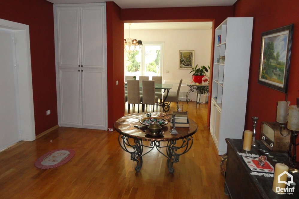 Tirane Qera Vile  Vila ndodhet ne zonen nje zone rezidenciale vilash prane Rr. Elbasanit apartament