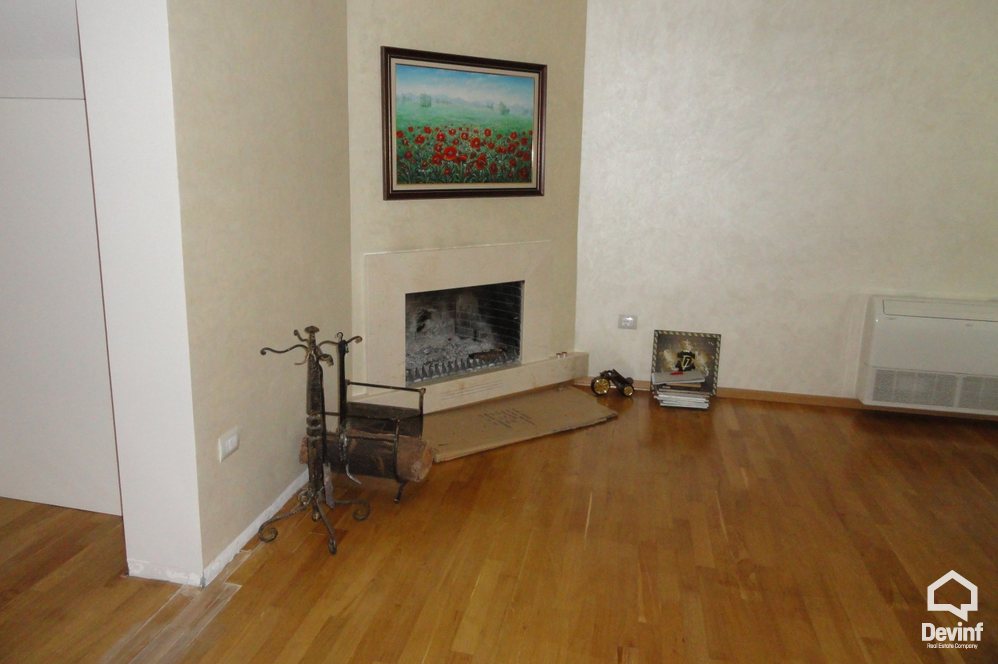 Tirane Qera Vile  Vila ndodhet ne zonen nje zone rezidenciale vilash prane Rr. Elbasanit apartament