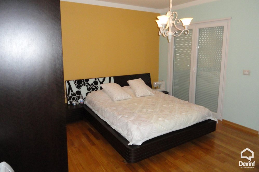 Tirane Qera Vile  Vila ndodhet ne zonen nje zone rezidenciale vilash prane Rr. Elbasanit apartament