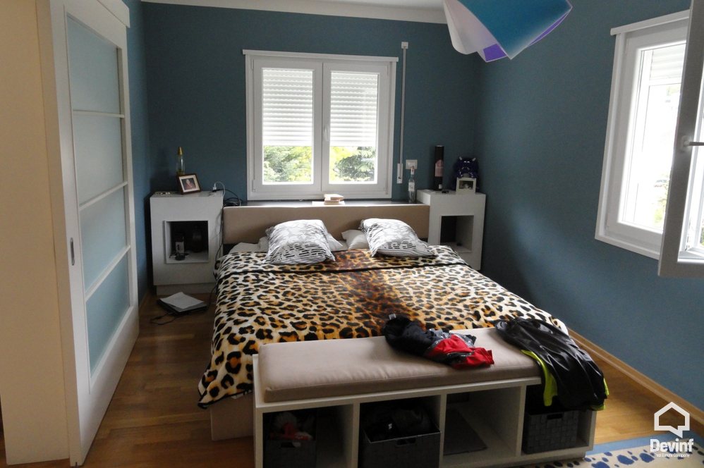 Tirane Qera Vile  Vila ndodhet ne zonen nje zone rezidenciale vilash prane Rr. Elbasanit apartament