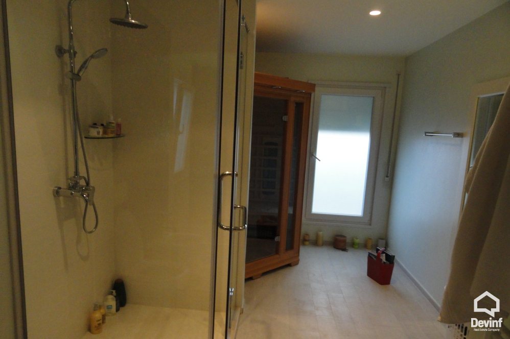 Tirane Qera Vile  Vila ndodhet ne zonen nje zone rezidenciale vilash prane Rr. Elbasanit apartament