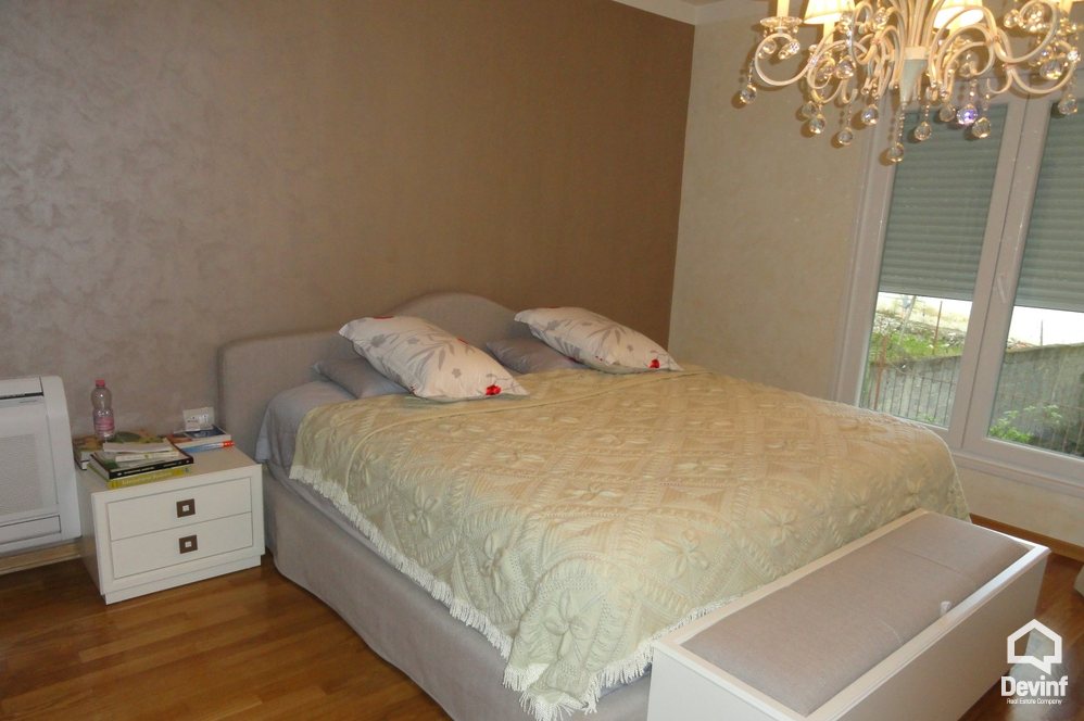 Tirane Qera Vile  Vila ndodhet ne zonen nje zone rezidenciale vilash prane Rr. Elbasanit apartament