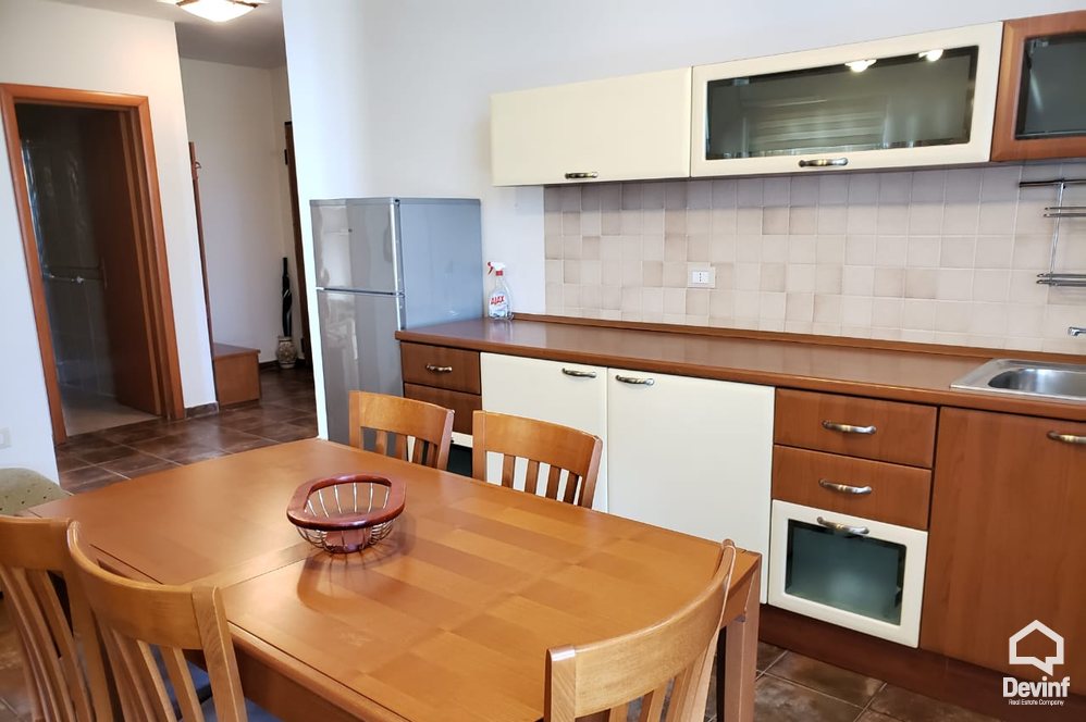 Tirane Qera Apartament 2+1+A Apartamenti ndodhet ne nje pallat te ri tek Hotel Sheraton apartament