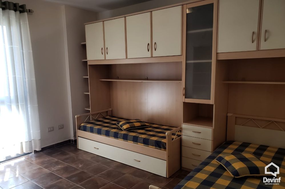 Tirane Qera Apartament 2+1+A Apartamenti ndodhet ne nje pallat te ri tek Hotel Sheraton apartament