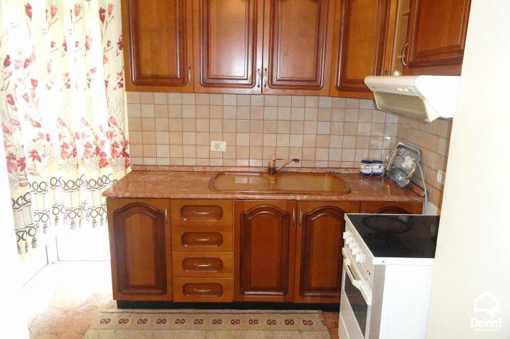 Tirane Qera Zyre 2+1+A Apartament ne pallat te ri i cili ndodhet tek ish Ekspozita apartament