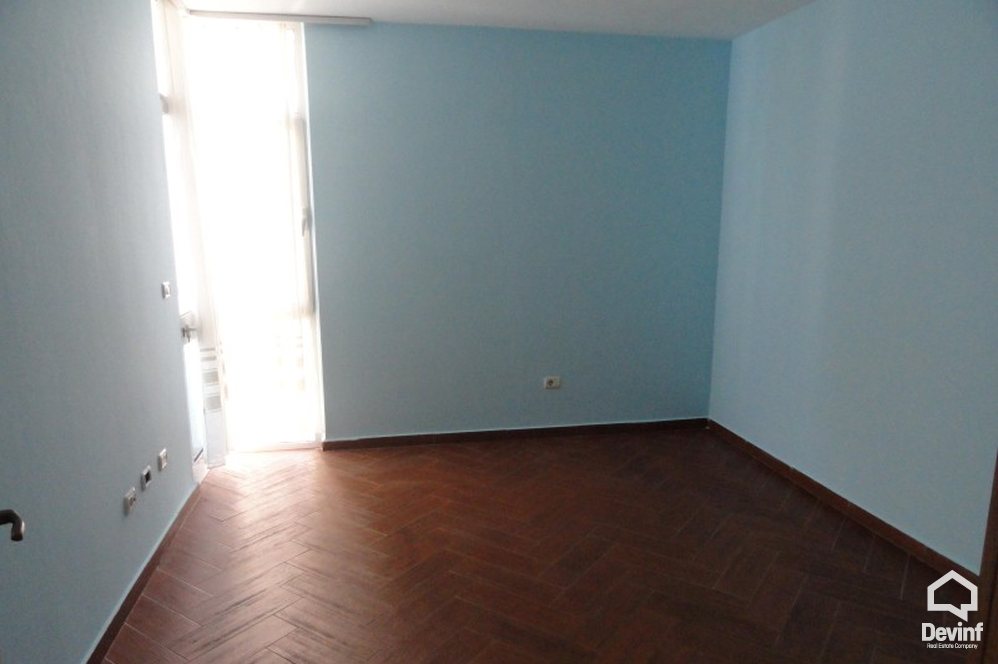Tirane Qera Zyre 2+1+A Apartament ne pallat te ri i cili ndodhet tek ish Ekspozita apartament