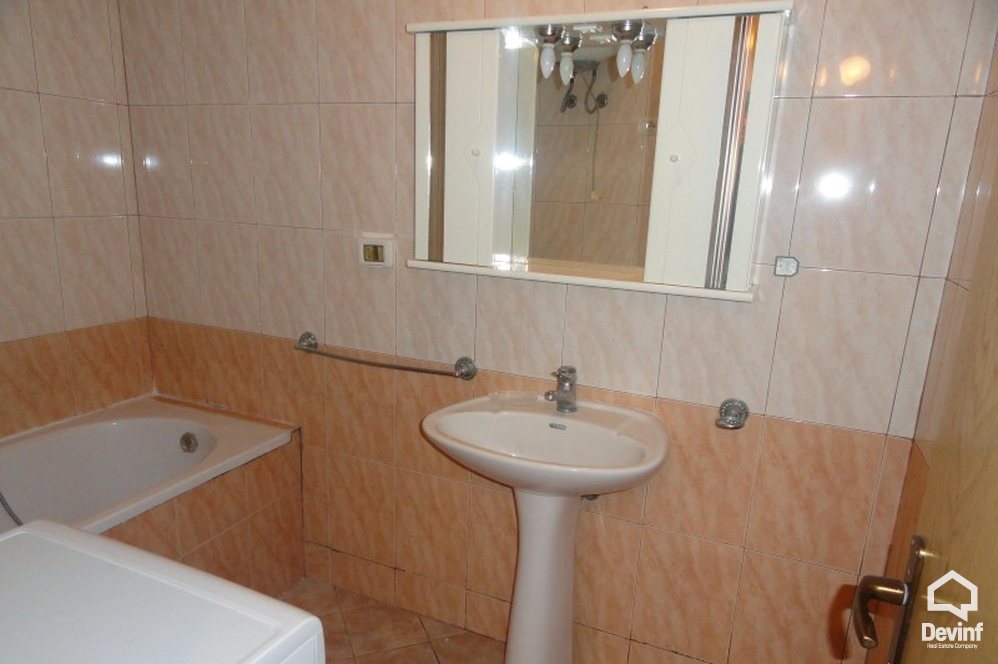 Tirane Qera Zyre 2+1+A Apartament ne pallat te ri i cili ndodhet tek ish Ekspozita apartament