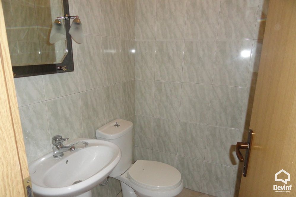 Tirane Qera Zyre 2+1+A Apartament ne pallat te ri i cili ndodhet tek ish Ekspozita apartament