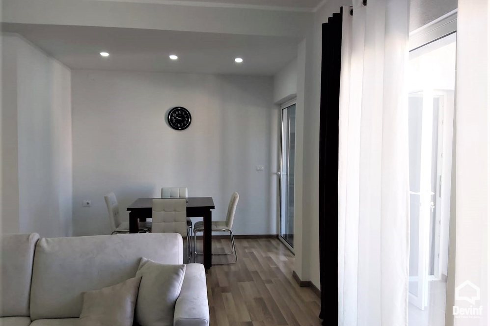 Tirane Qera Apartament 2+1+A Kat vile ne zonen e vilave ne Selite apartament kat vile