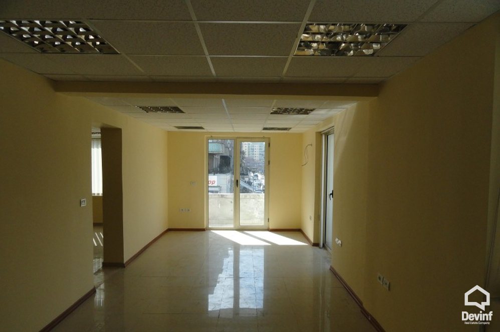 Tirane Qera Zyre 2+1+G Zyra ndodhet tek Sheshi Wilson apartament zyre qender estetike qender masazhi show room shkolle kursesh studio ligjore turistike Noter