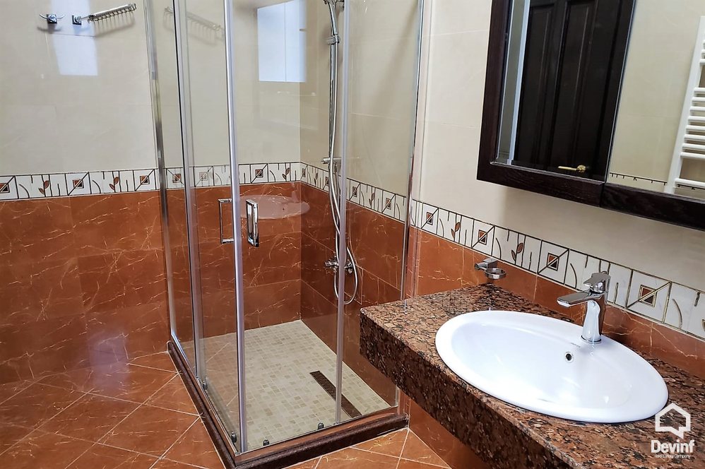 Tirane Qera Vile Me shume se 4 dhoma Blloku i Vilave Selite, Tirane. vile kompleks rezidencial
