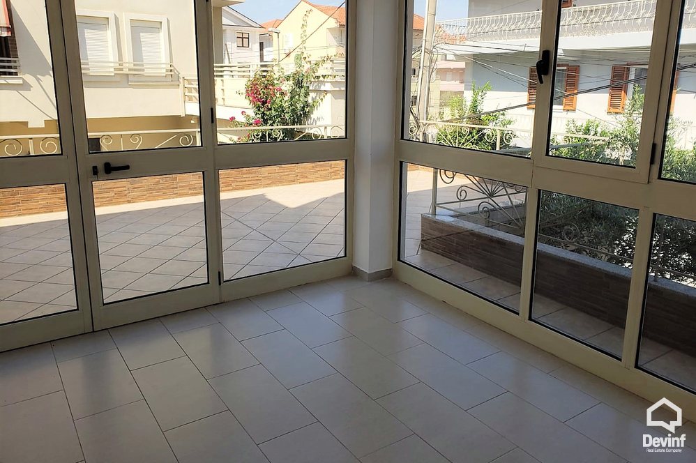 Tirane Qera Vile Me shume se 4 dhoma Blloku i Vilave Selite, Tirane. vile kompleks rezidencial